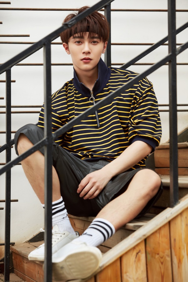 李俊辰曝运动时尚大片  青春活力电眼撩人