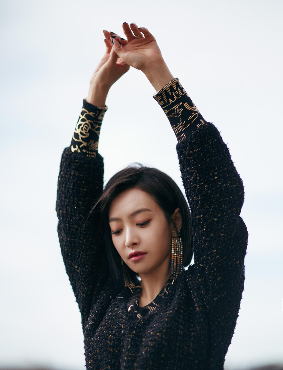 键翻阅图片 列表查看 猜你喜欢 5 / 9 香奈儿中国彩妆形象大使宋茜