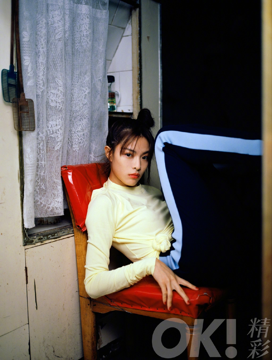 钟楚曦登《ok!精彩》封面 化身缝纫店小妞复古摩登