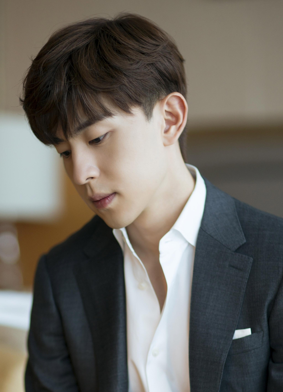 邓伦西装杀绅士撩人