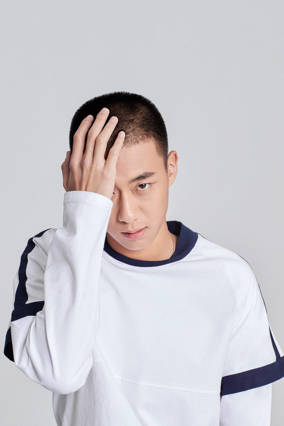 高至霆冬日时尚大片 青春洋溢展暖痞型男魅力