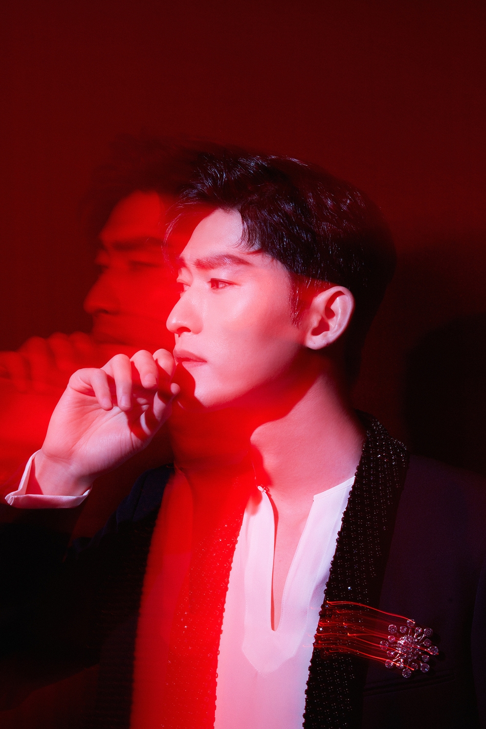 每日美搭 张翰黑色西装帅气开撩