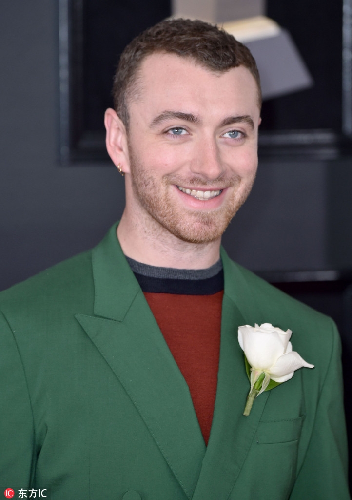 sam smith草木绿色西服配鲜花清新亮相第60届格莱美_高清图集_新浪网