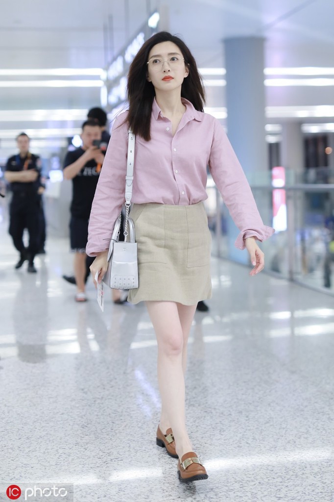 电竞少女江疏影 机场街拍却如此知性温柔