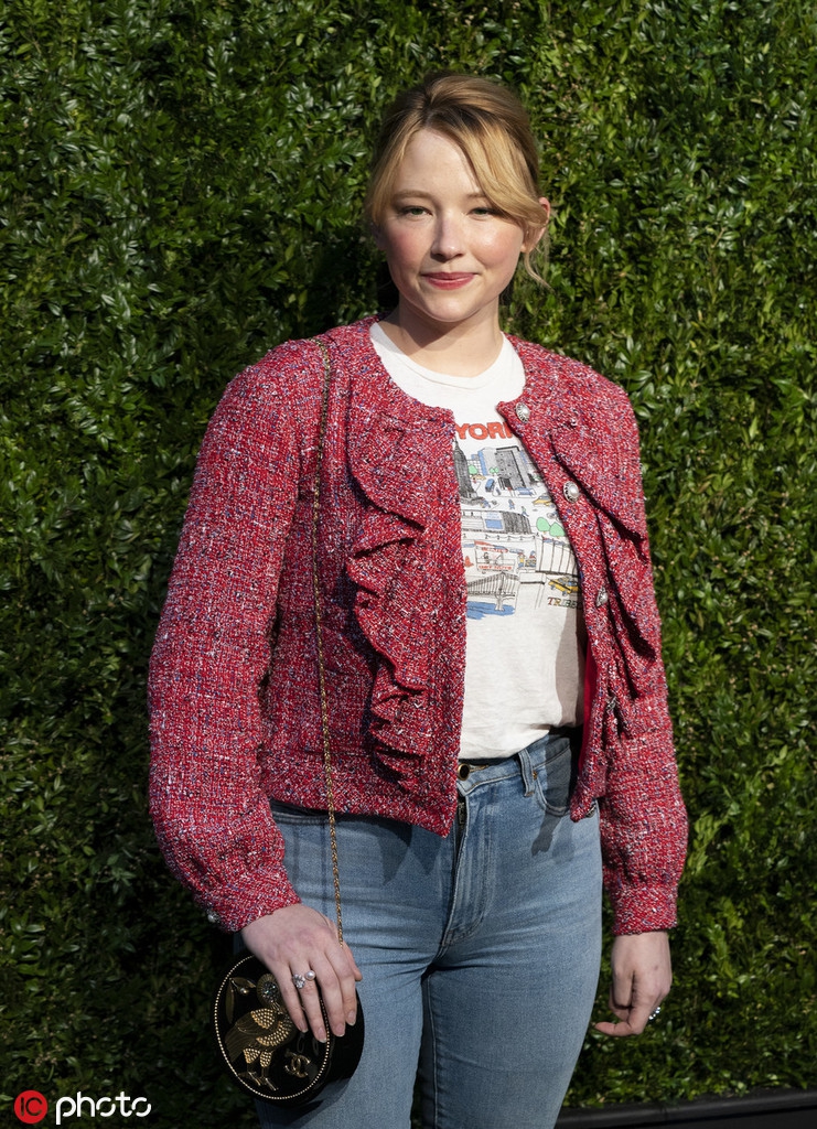 杨幂撞衫海莉-贝内特 凭借"漫画腿"完胜_高清图集_新浪网