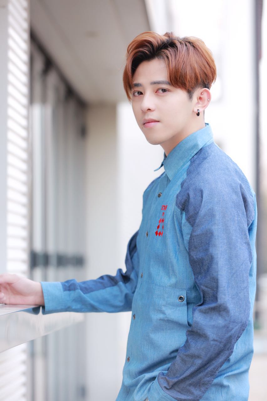 春意盎然 符龙飞新写真展花样魅力