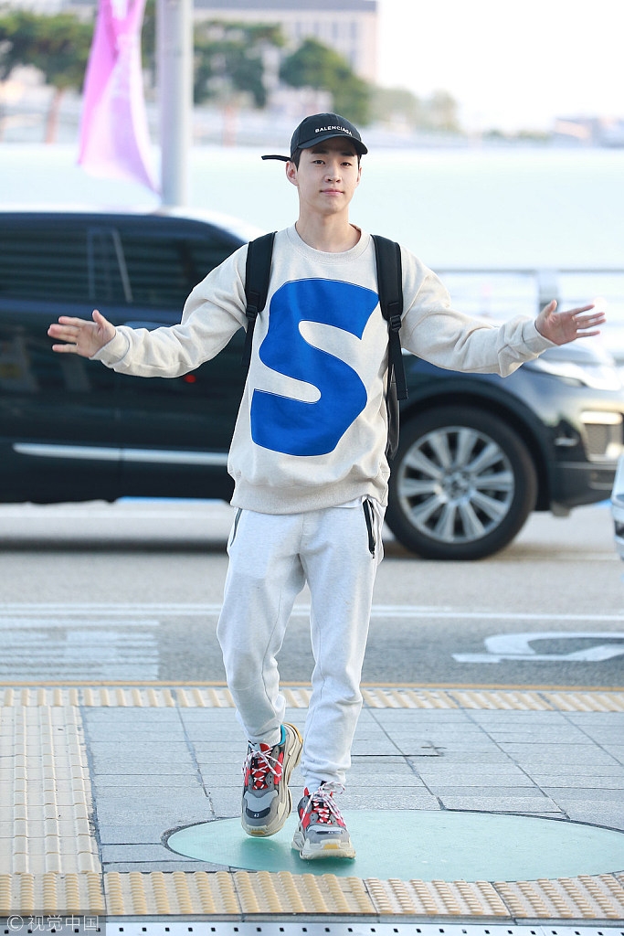 小白鞋地位不保 土酷"老爹鞋"重出江湖