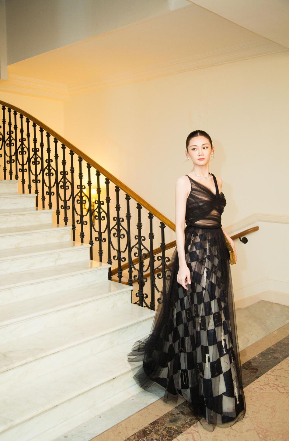 dior 2018春夏高订系列礼服,薄如蝉翼的透视薄纱让苗苗性感升级,黑白