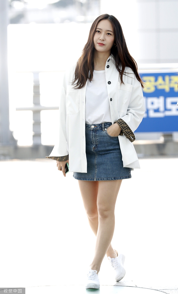 韩国女星郑秀妍郑秀晶机场同框