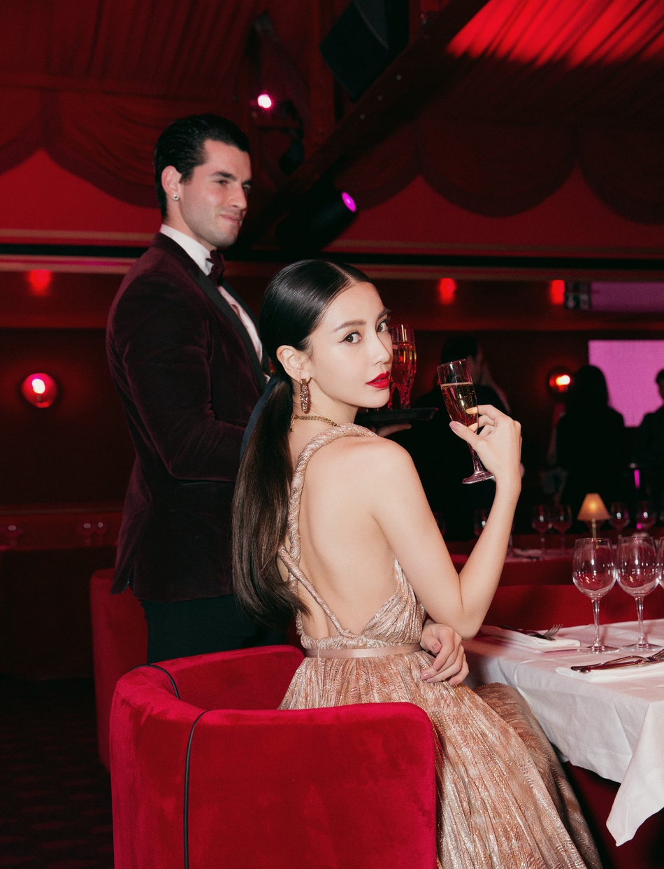 支持   键翻阅图片 列表查看 大图 全屏观看 8 / 9 angelababy以迪奥