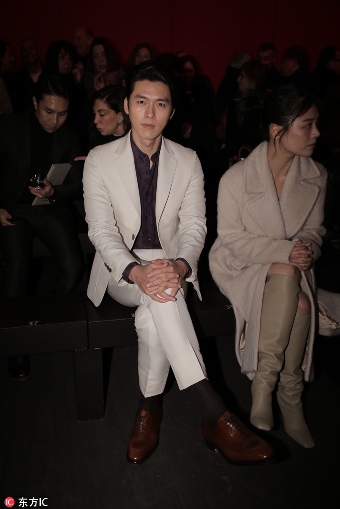 完美绅士玄彬一身白色西装助阵salvatore ferragamo专场秀