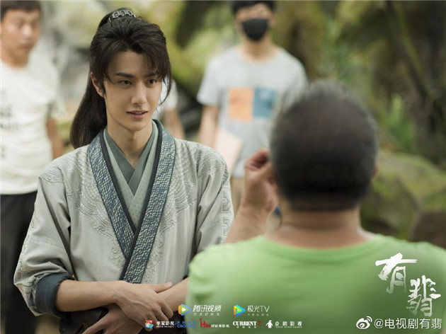 星扒客有翡杀青赵丽颖新造型输的有点惨