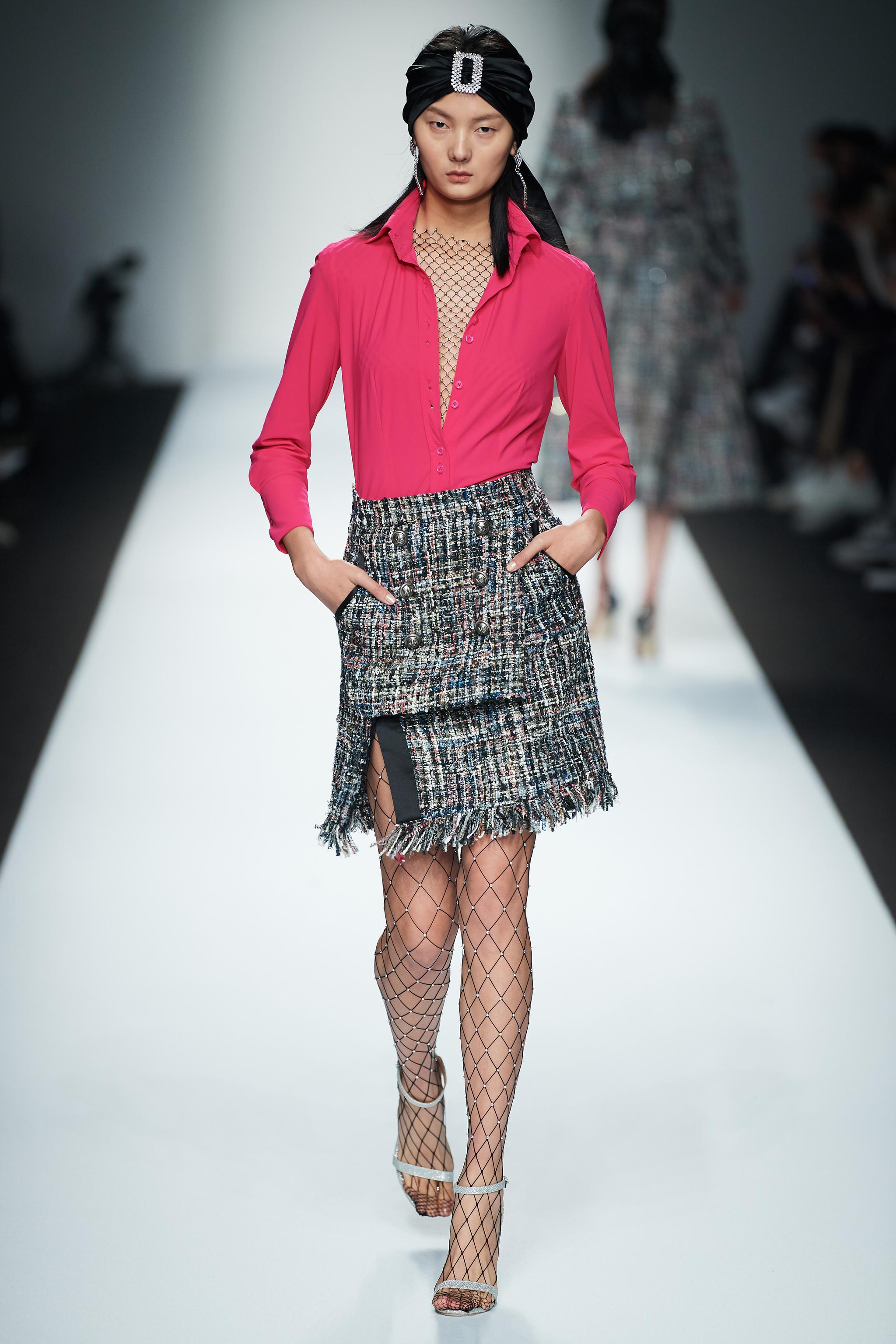 上海时装周穿西装的性感女人|georgetteq|上海时装周_新浪时尚_新浪网