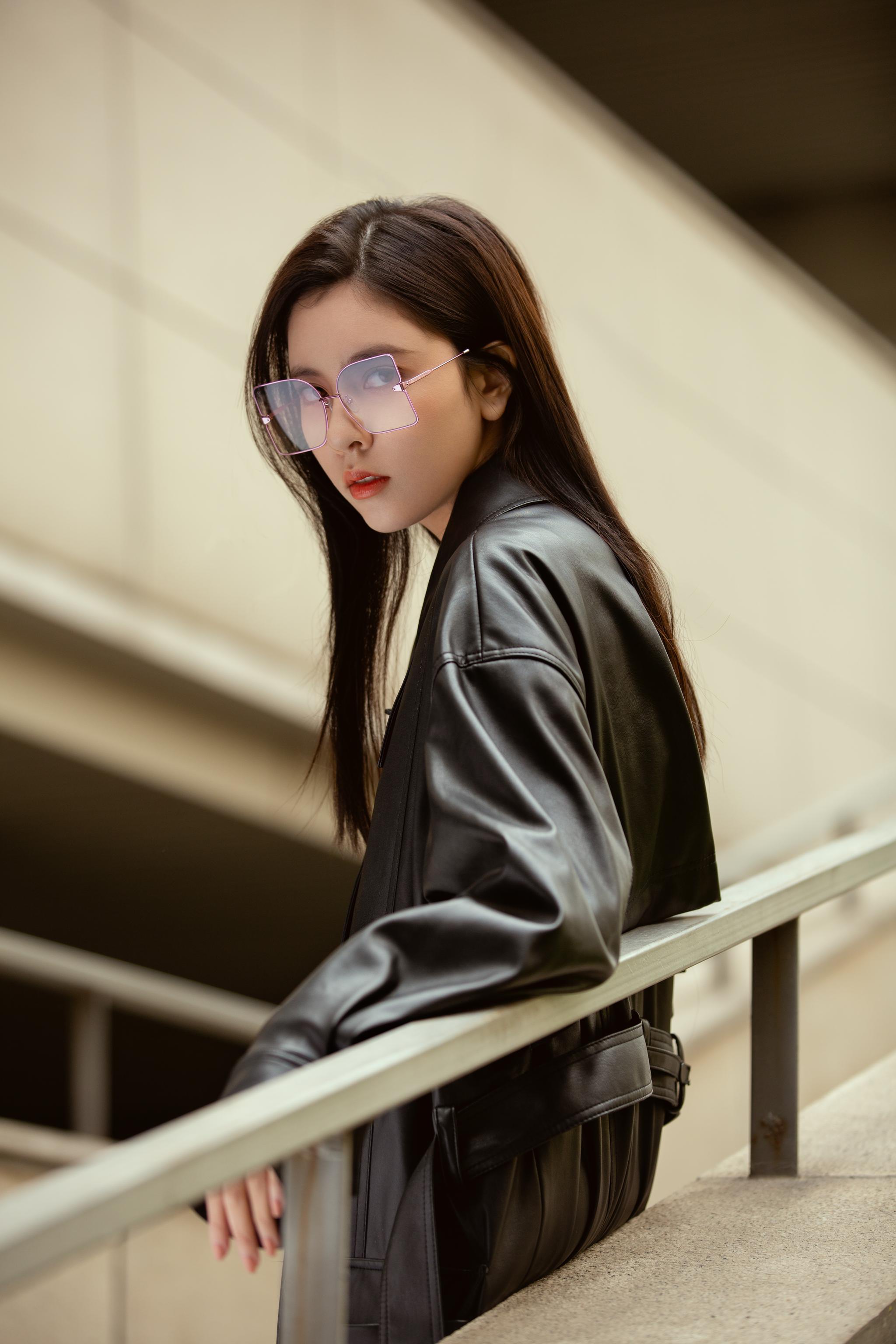 宋妍霏,傅菁,孟美岐,吴昕,周也均佩戴路易威登le magnifique太阳眼镜