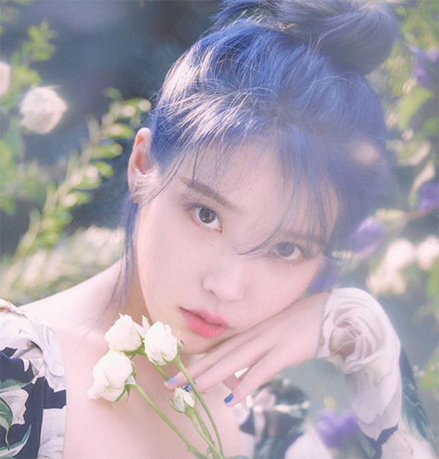 IU蓝发 专辑封面 图片来源：IU ins