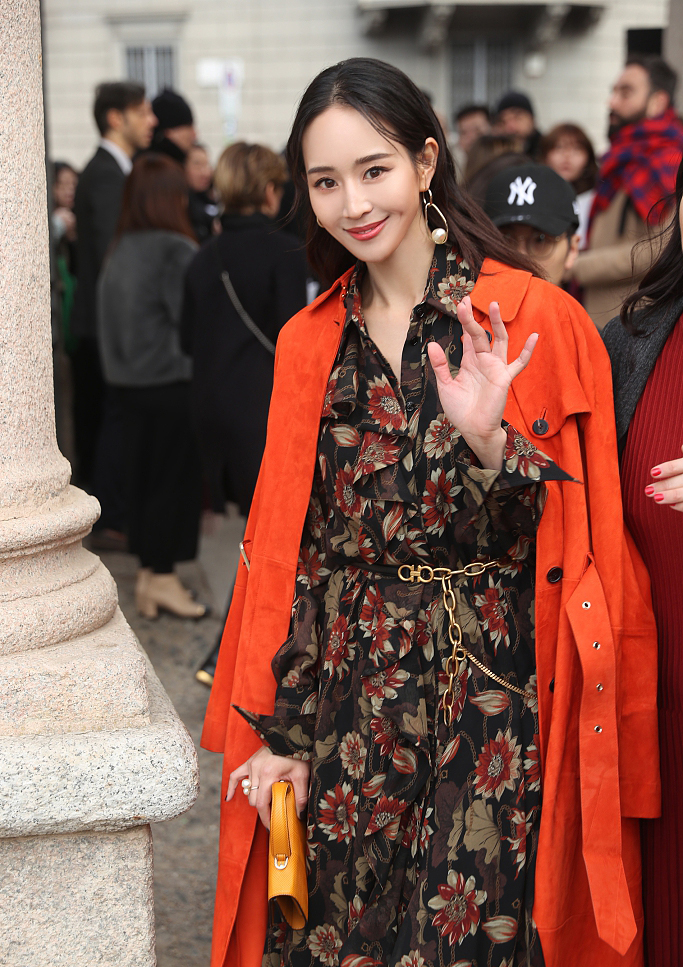 张钧甯出席 2019 秋冬米兰时装周 Salvatore Ferragamo秀场