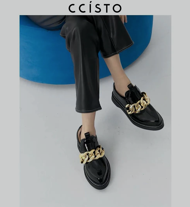CCISTOTia|黑色镜面漆皮厚底金链乐福鞋，限时9折：882CNY