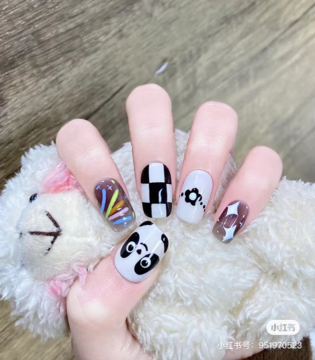 冰墩墩美甲 图片来源：奈奈~ 小红书