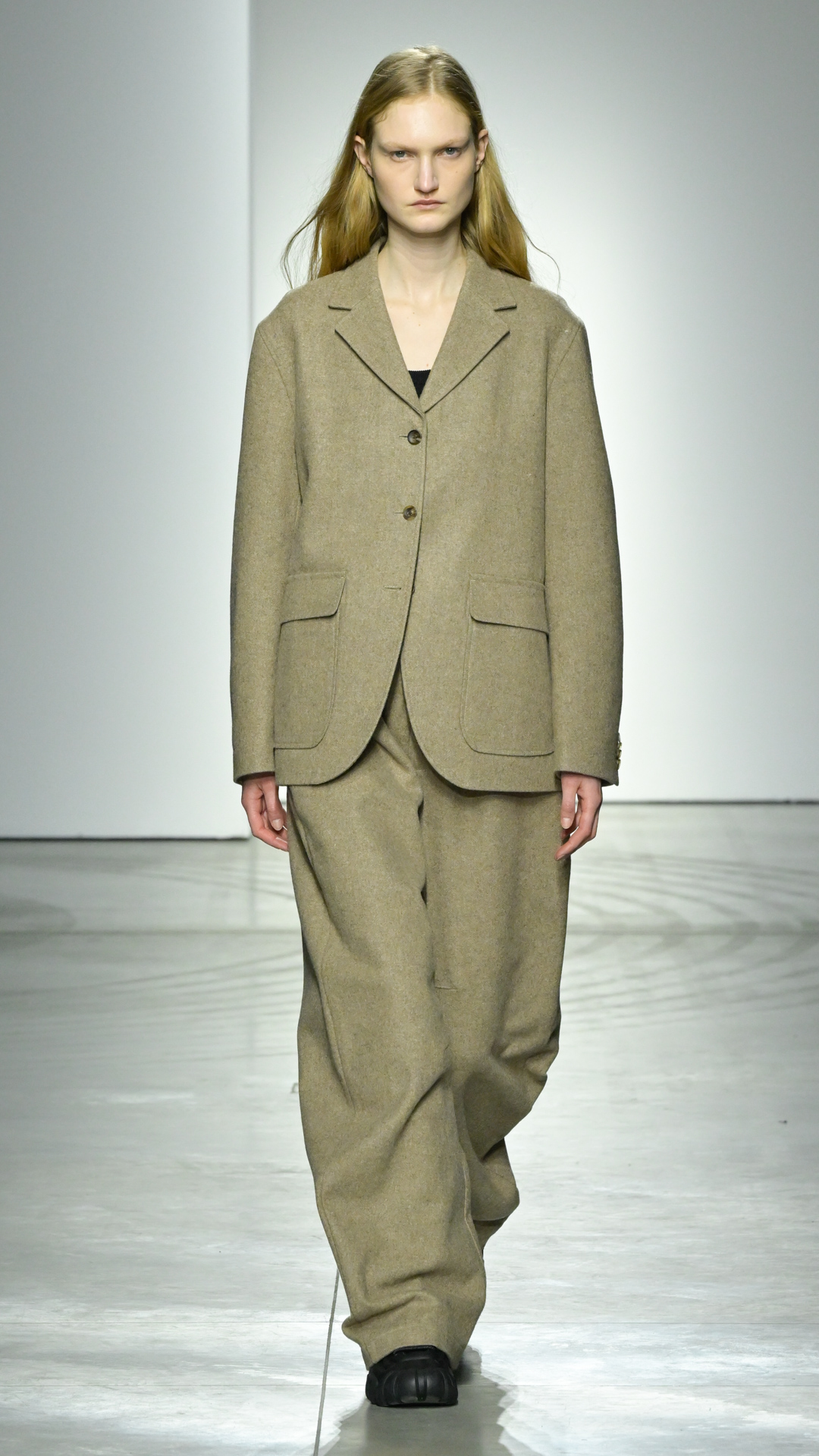 Onitsuka_Tiger_FW23-24_Look_01