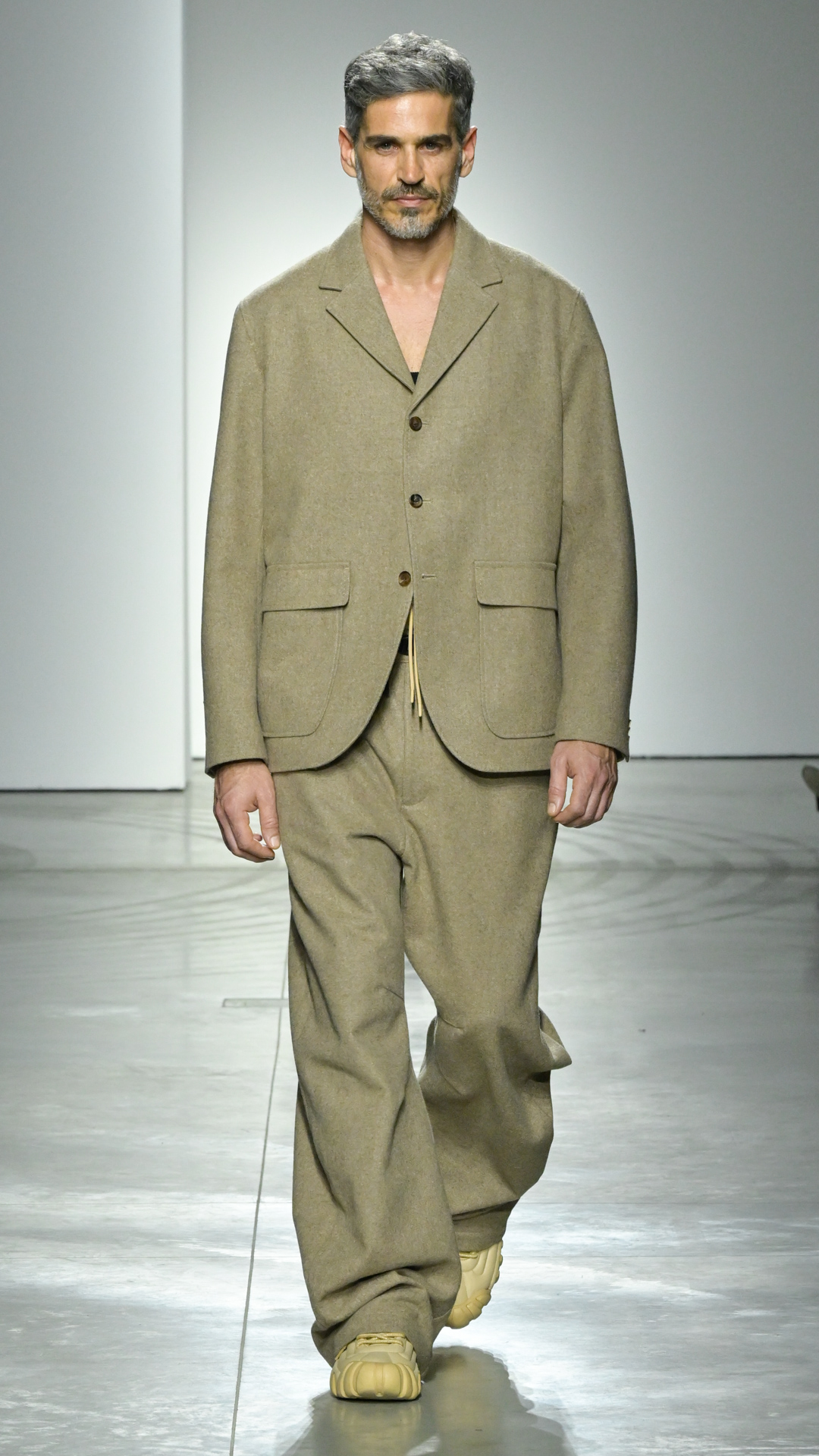 Onitsuka_Tiger_FW23-24_Look_03