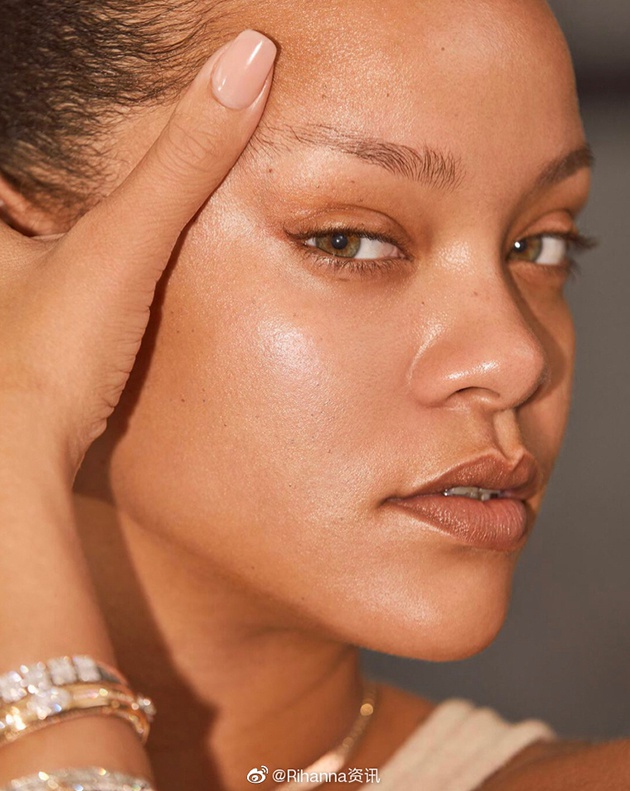 Rihanna素颜出镜 Fenty Skin官网宣传图