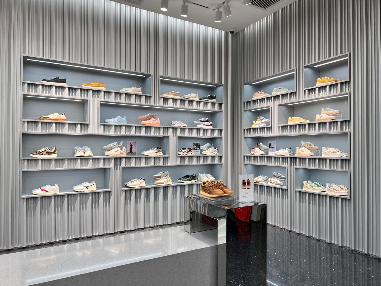 li-ning 1990(李宁1990)国贸商城店盛大开幕 引领都市时尚生活美学