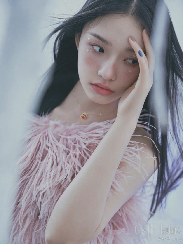 林允 麋鹿雪花眼妆