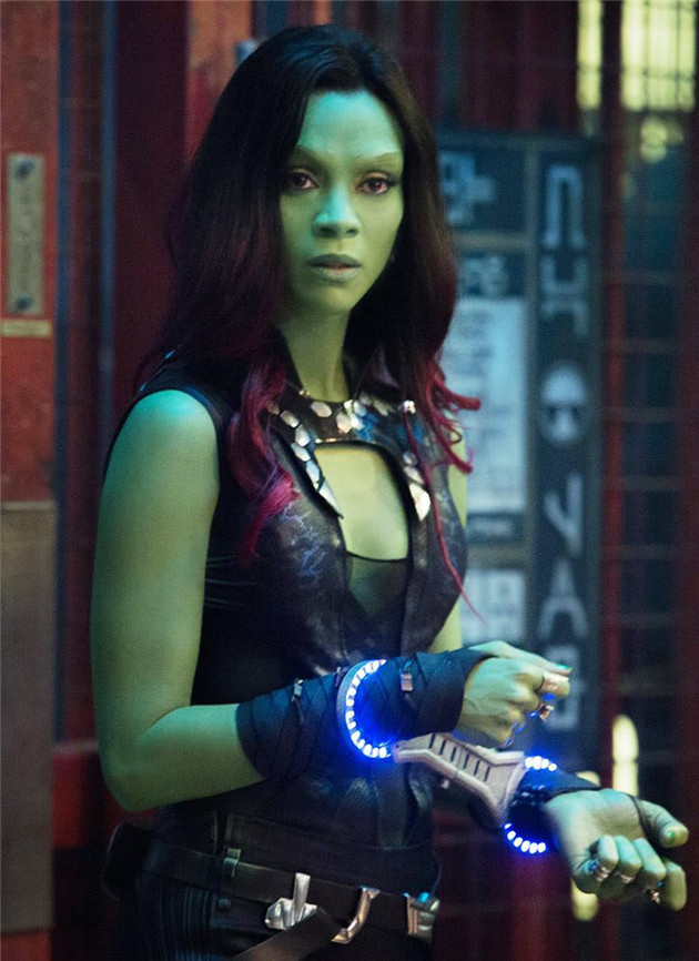 卡魔拉佐伊·索尔达娜星光大道留名金球奖红毯拥有一双修长美腿的佐伊