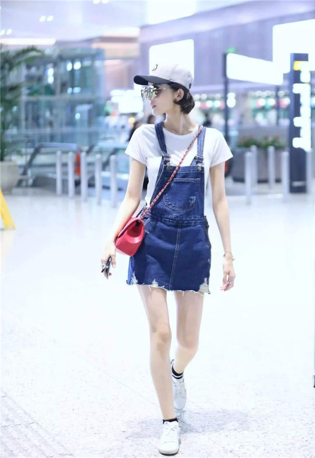 娜扎穿背带裙