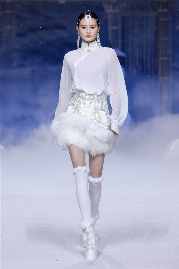 熊英·盖娅传说"乾坤·碧落"2023ss中国国际时装周开幕大秀圆满举行