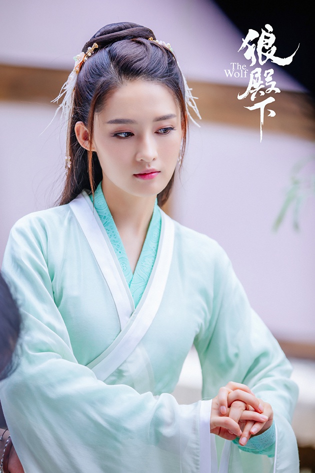 美颜社|李沁被王大陆亲变形?她的唇周保养做的比你好多了