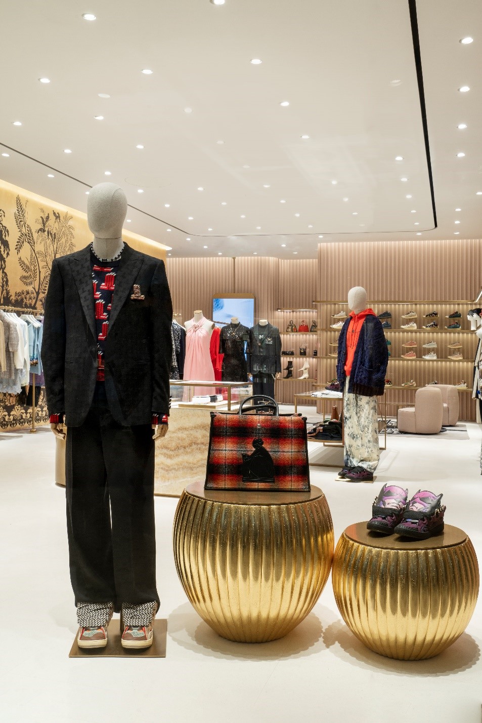 以 lanvin 位于巴黎圣奥诺雷郊区街22号的品牌旗舰店命名的lanvin 22