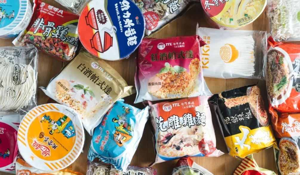 点开吧这有15碗闪闪发光的泡面…… 再也不怕垃圾分类|泡面|拌面|垃圾分类_新浪时尚_新浪网