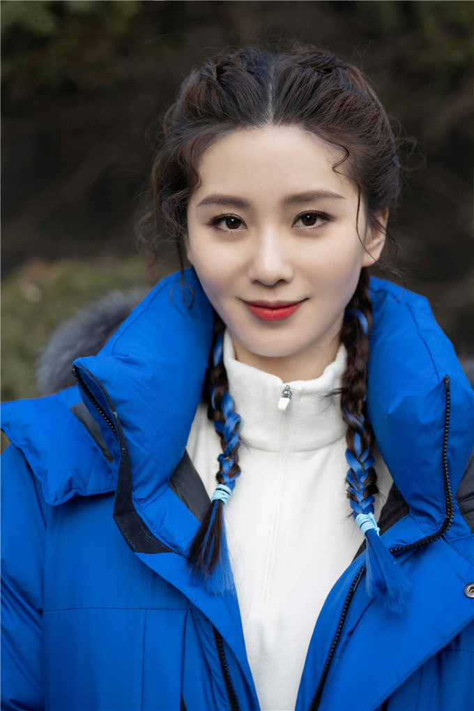 还认为麻花辫太土气这可是女明星时髦秘籍