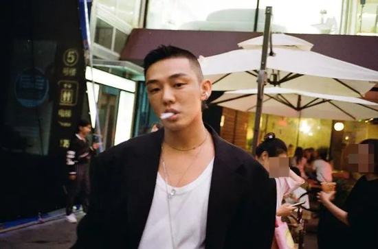 刘亚仁绝对是潮流圈最会演戏的男人