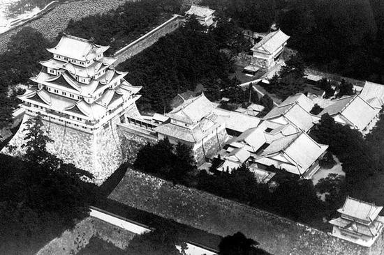 烧毁前的名古屋城堡