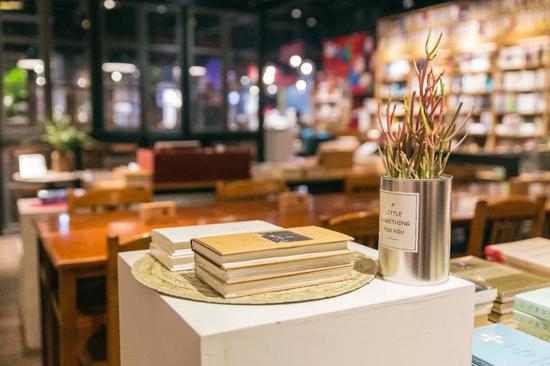 Photo by1200bookshop