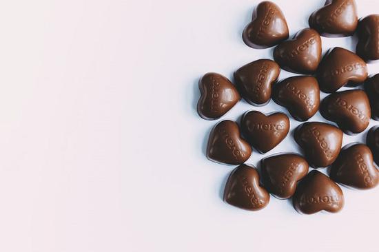 单身狗钟爱巧克力 图片源自pexels
