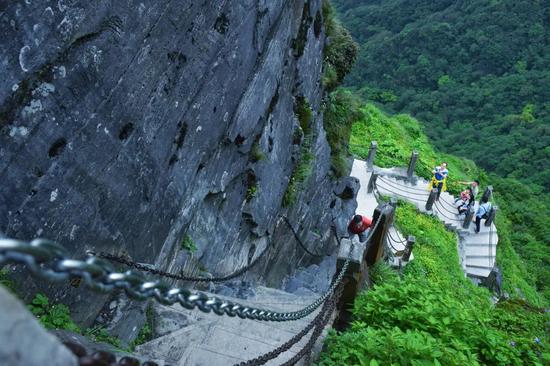 △ 坐标：贵州省铜仁市江口县杭瑞高速附近太平乡黑湾河梵净山景区