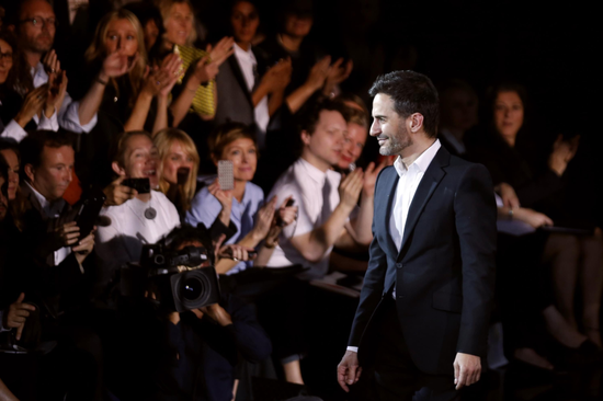 Marc Jacobs 2016 年获得 CFDA 年度最佳女装设计师