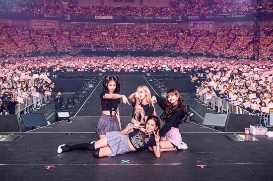 blackpink舞台失误,划水惹怒粉丝?lisa用超辣钢管舞打破质疑!