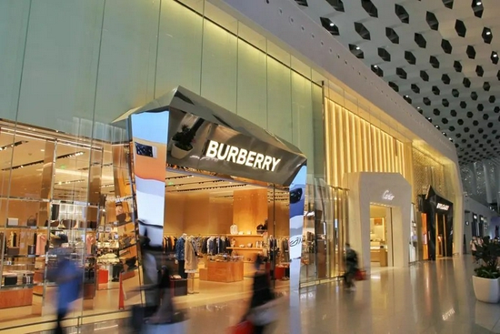 深圳宝安机场的Burberry门店