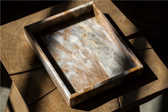 DIOR花秘瑰萃艺术家限量版礼盒 拉满生活