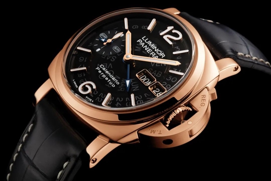 Panerai 万年历两地时间