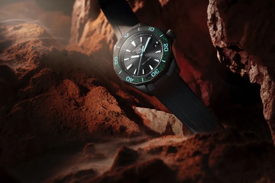 Tag Heuer 竞潜系列 Professional 200 Solargraph 太阳能腕表