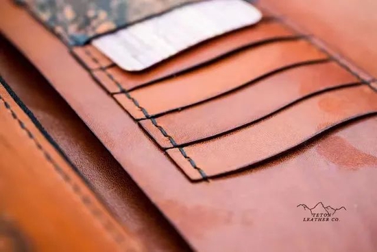 Teton Leather Co。 使用狮子鱼皮革制作的钱包