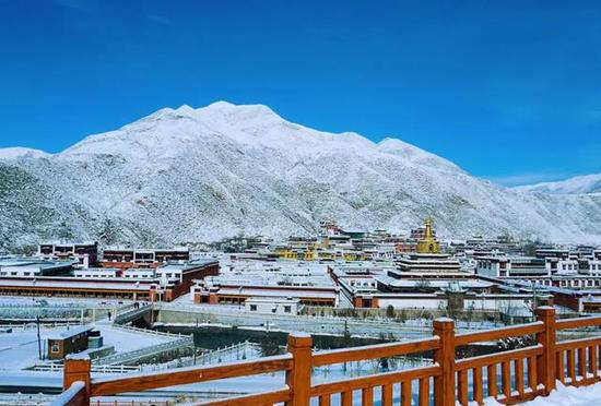 去看一场雪落，万籁俱静的五台山。