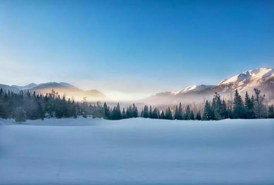 去看阿勒泰这个充满冰雪魅力的圣地。