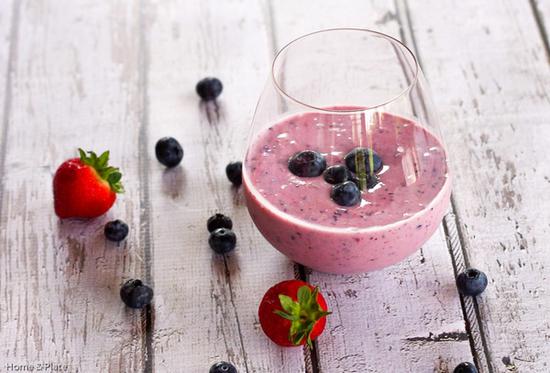 　蓝莓草莓汁 图片来自Home & Plate