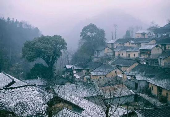 去看温婉含蓄的西塘的一场初雪。